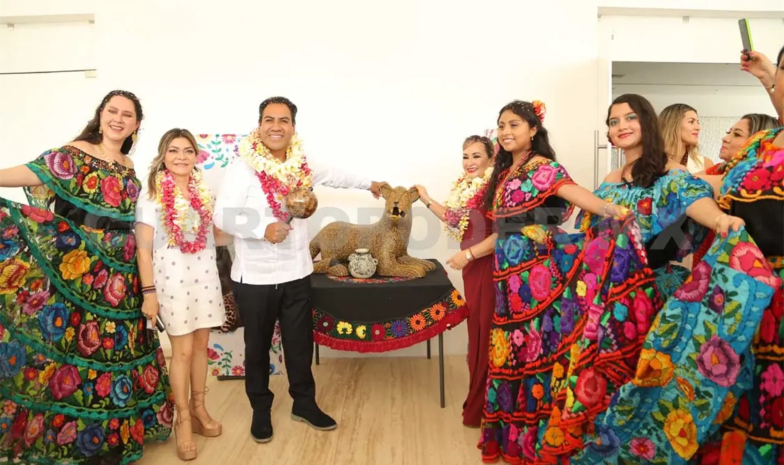 Eduardo Ramírez encabezó la ceremonia por el Día de la Educadora y Educador. CP
