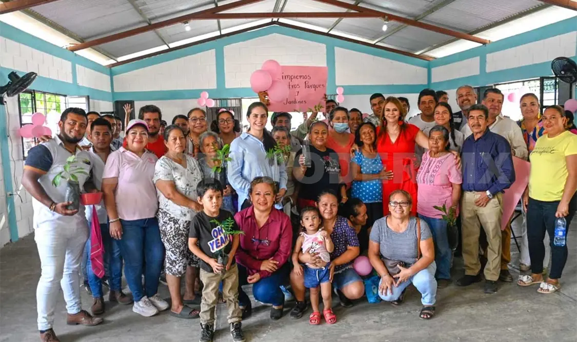 Rosy Urbina entregó la rehabilitación del parque de la colonia Procasa. CP