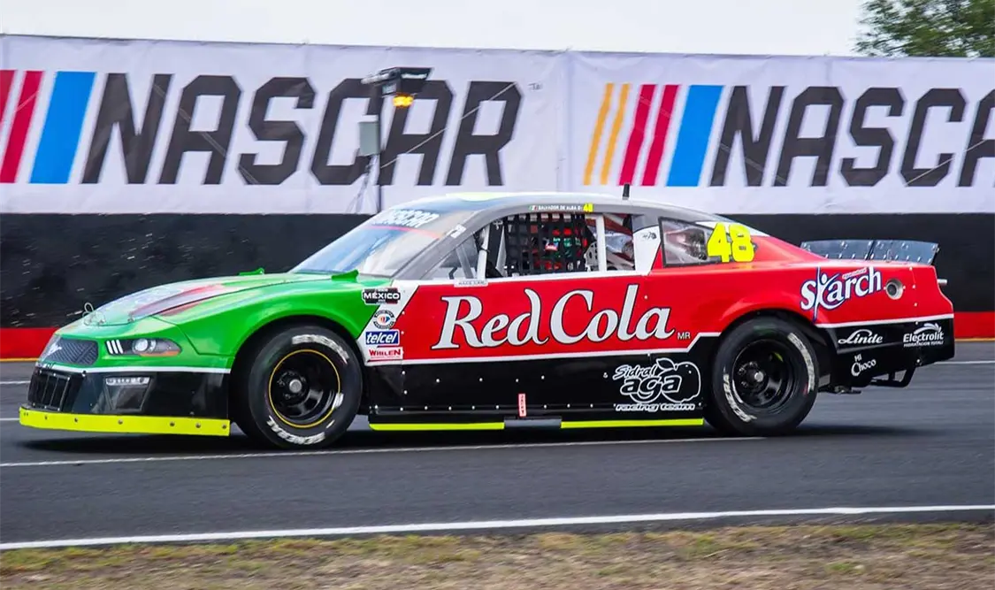 El auto de Salvador de Alba, con el equipo Red Cola-Sidral Aga, obtuvo uno de los mejores resultados en el arranque. Cortesía