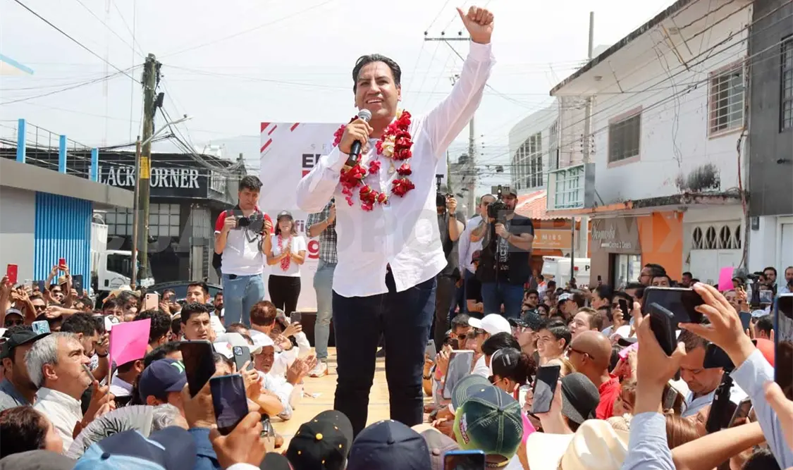 El senador agradeció a las y los asistentes por acudir al evento de inauguración de su Casa de Enlace. Diego Pérez / CP