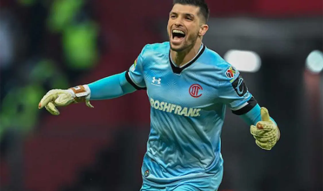A los 47 minutos, Tiago Volpi cobró un penalti que colocó muy bien ante la presión que ejerció Alfredo Talavera, un viejo conocido de “La Bombonera”, para abrir el marcador. Agencias