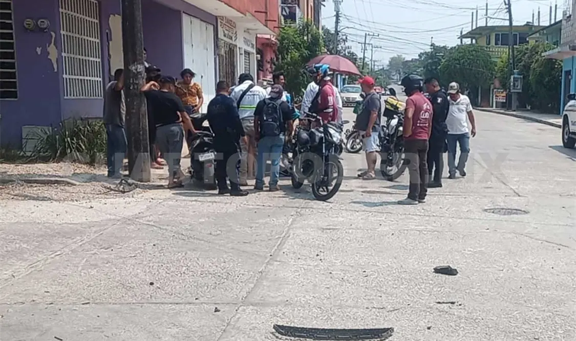Sufre aparatoso accidente y es trasladado al hospital