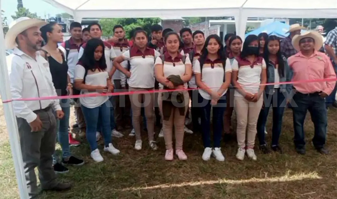 Participan alumnos en la Expo Ganadera y Agrícola