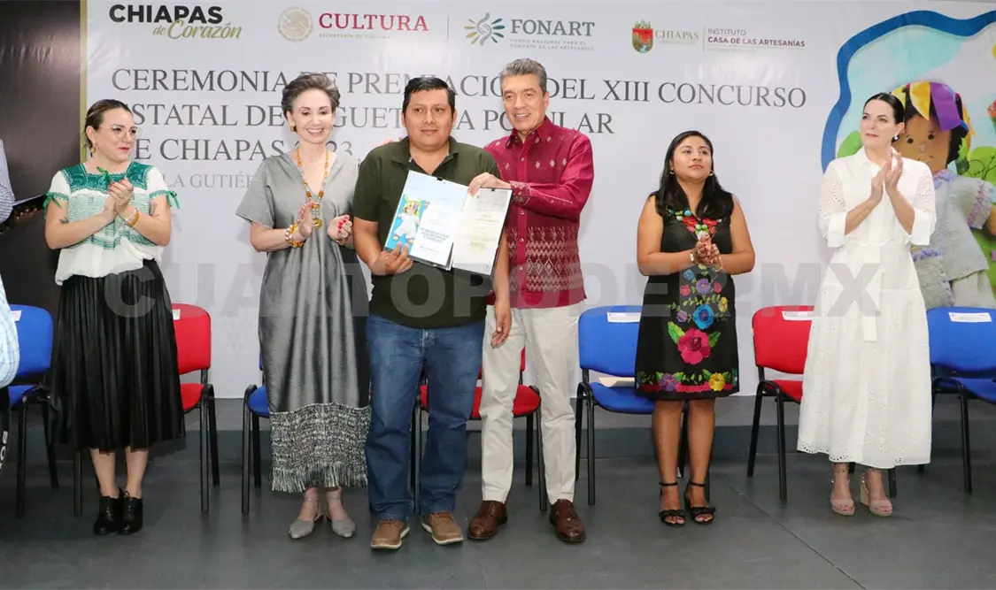 Premian a ganadores del Concurso de Juguetería Popular