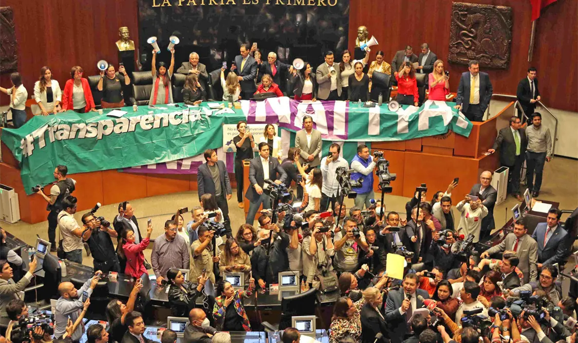 Oposición impidió sesión en el Senado