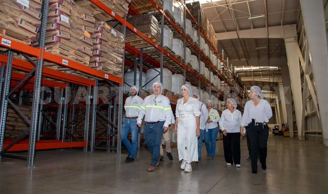 Rosy Urbina recorre los espacios del Grupo Inelac
