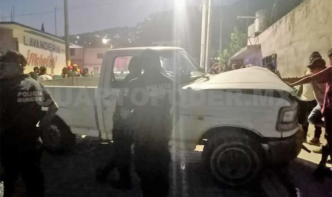 Cuando trataba de escapar con la camioneta que presuntamente apenas había robado, perdió el control para luego estrellarse contra un domicilio. Manuel Martínez / CP