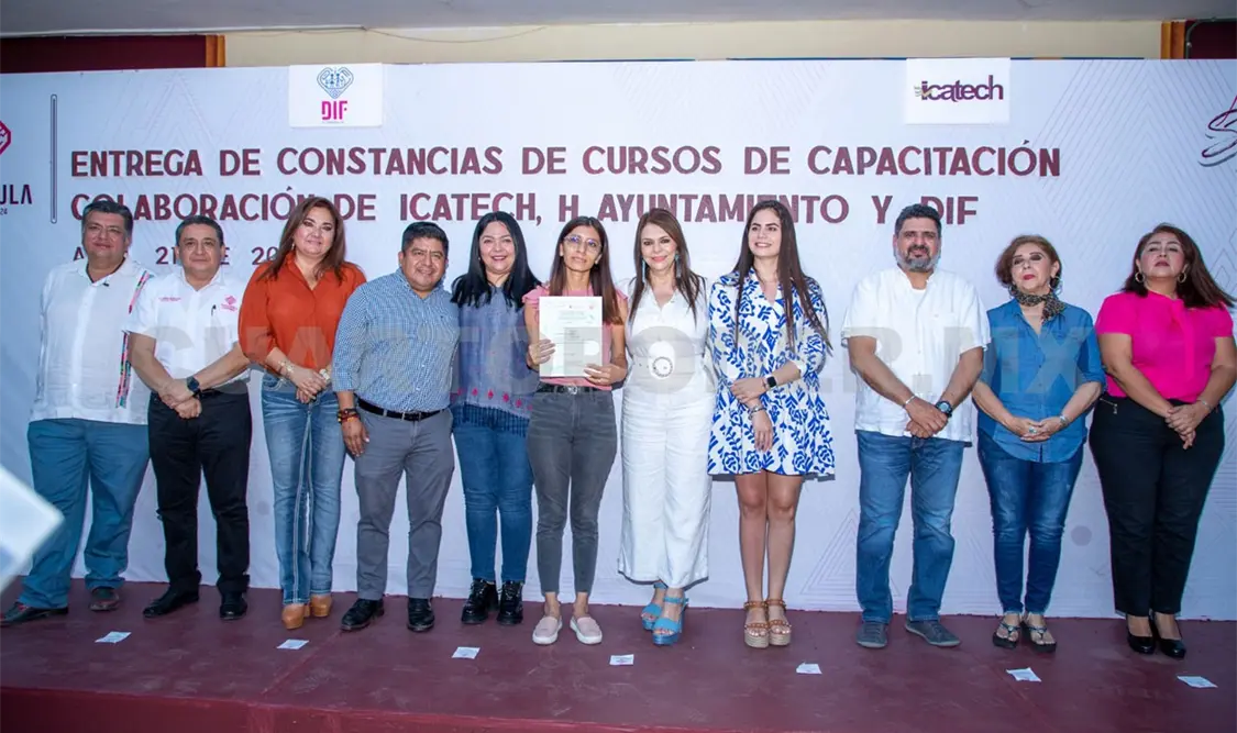 Entregan certificados de cursos de capacitación