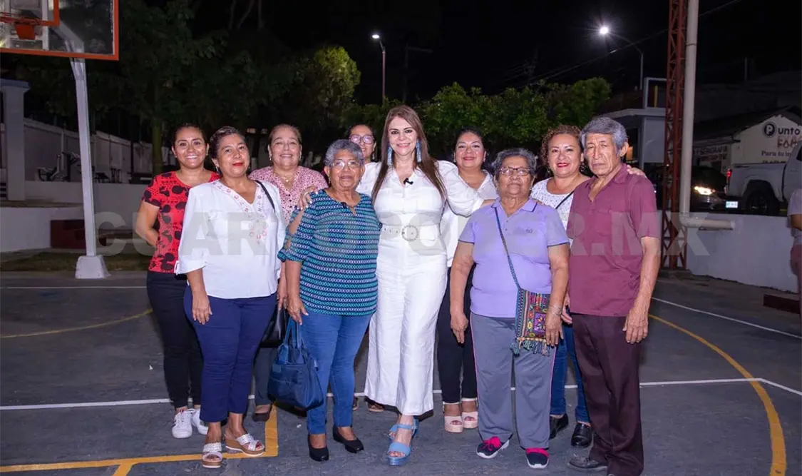Entrega Rosy Urbina rehabilitación de parque