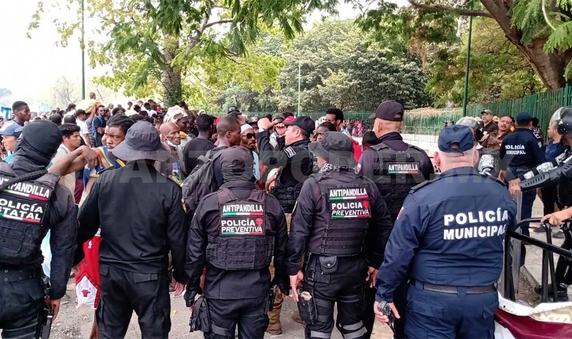Incapacidad y corrupción causa trifulca de migrantes