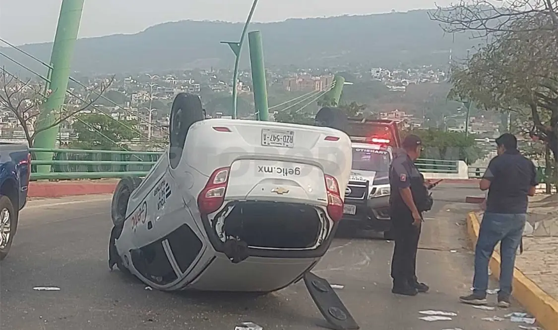 Spark se accidenta en el distribuidor El Trébol en Tuxtla