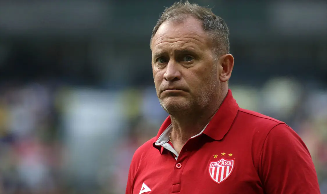Lillini se va por la puerta trasera