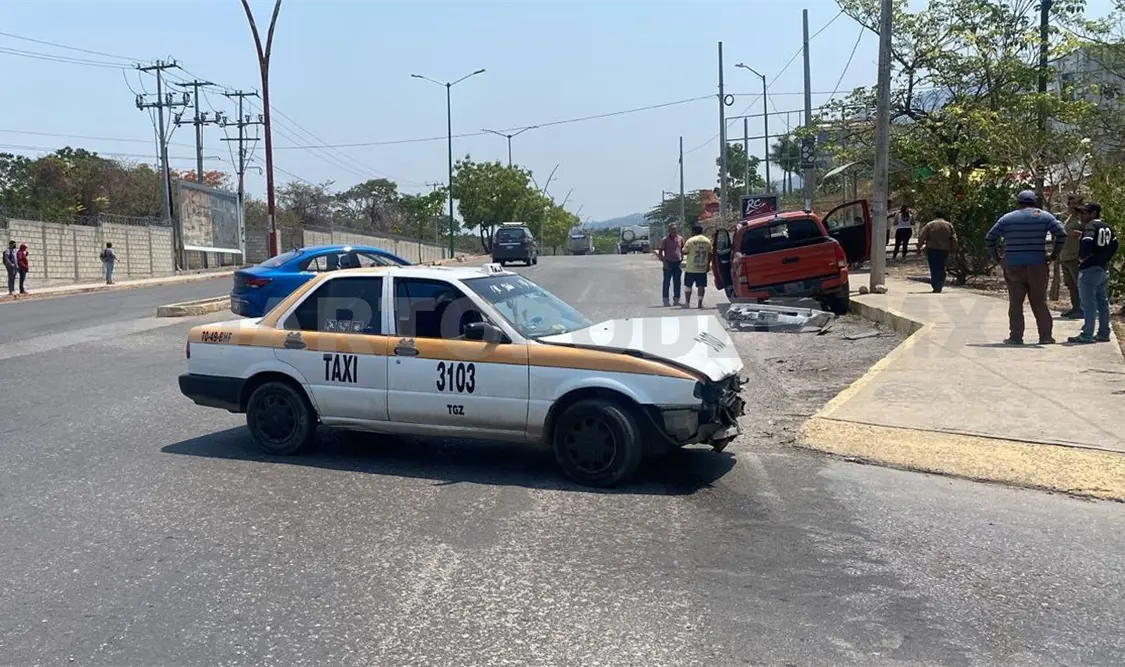 Dos heridos deja un aparatoso accidente