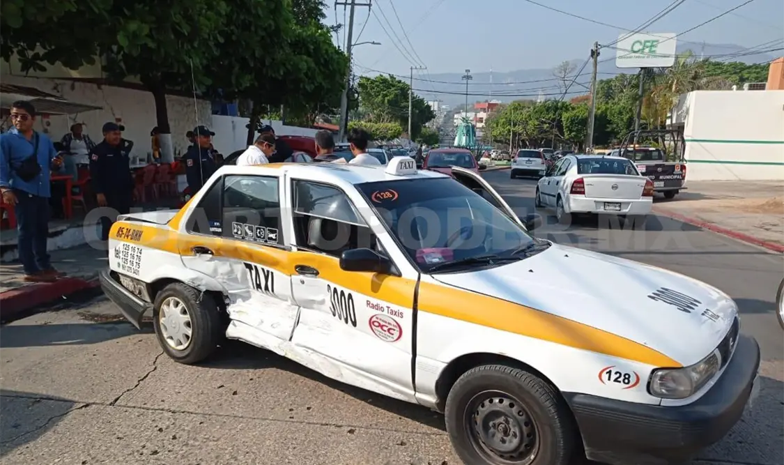 Una mujer resulta con lesiones en percance