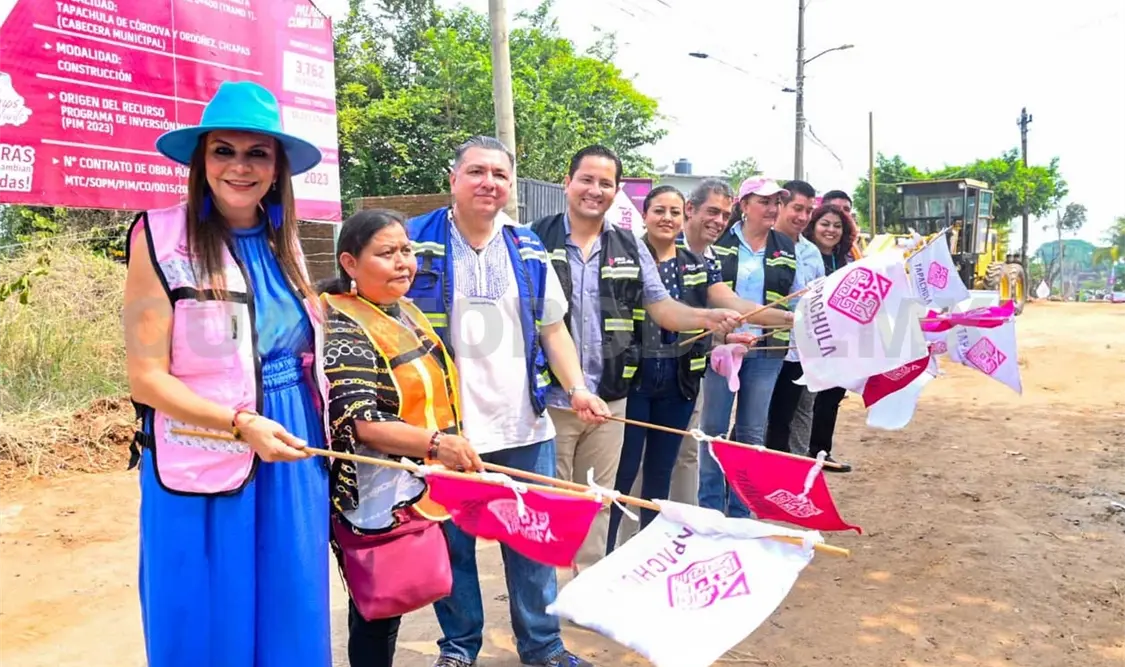 Rosy Urbina inicia obra de pavimentación