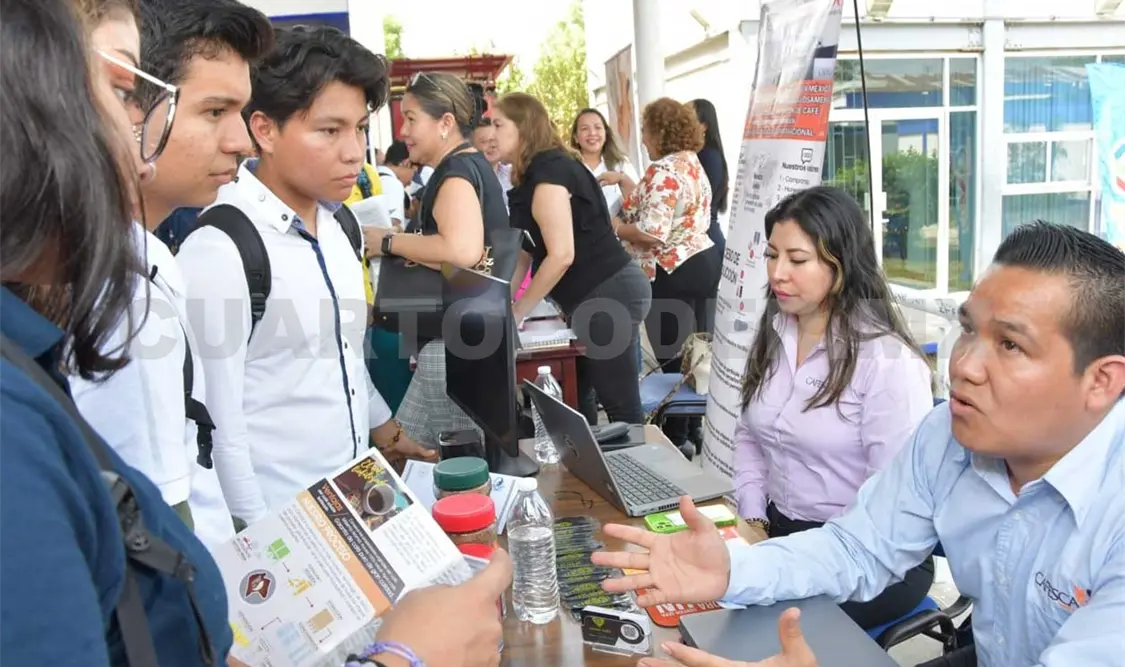 Realizan Feria de Desarrollo Profesional y Empleo