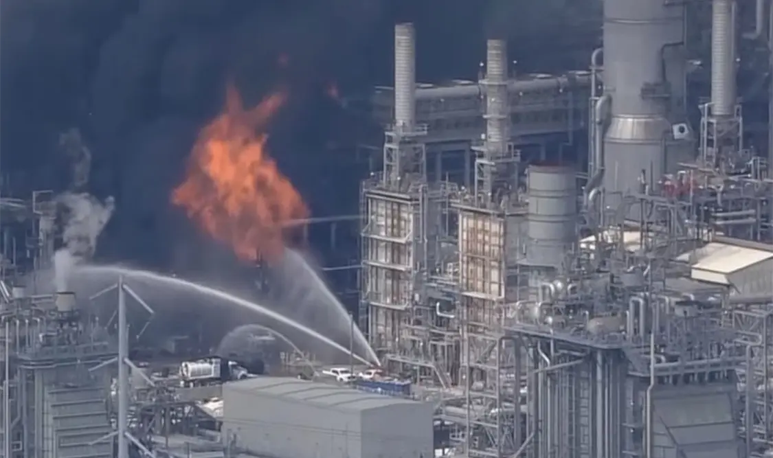 Se registra incendio en refinería Deer Park