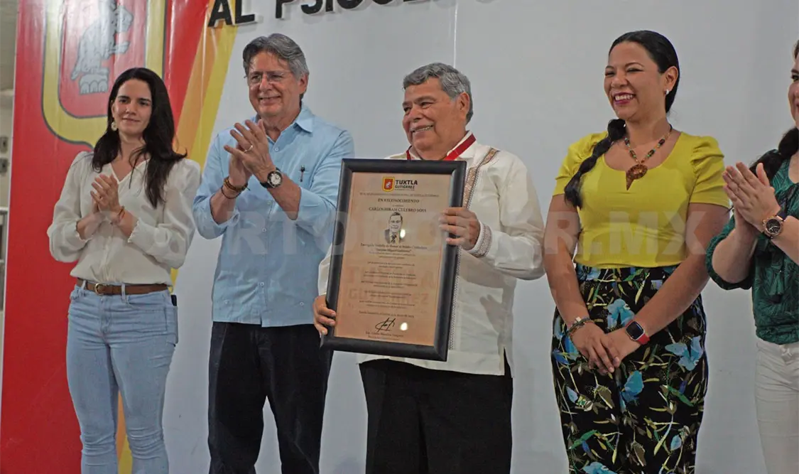 Recibe Culebro Sosa Medalla “Joaquín Miguel Gutiérrez”