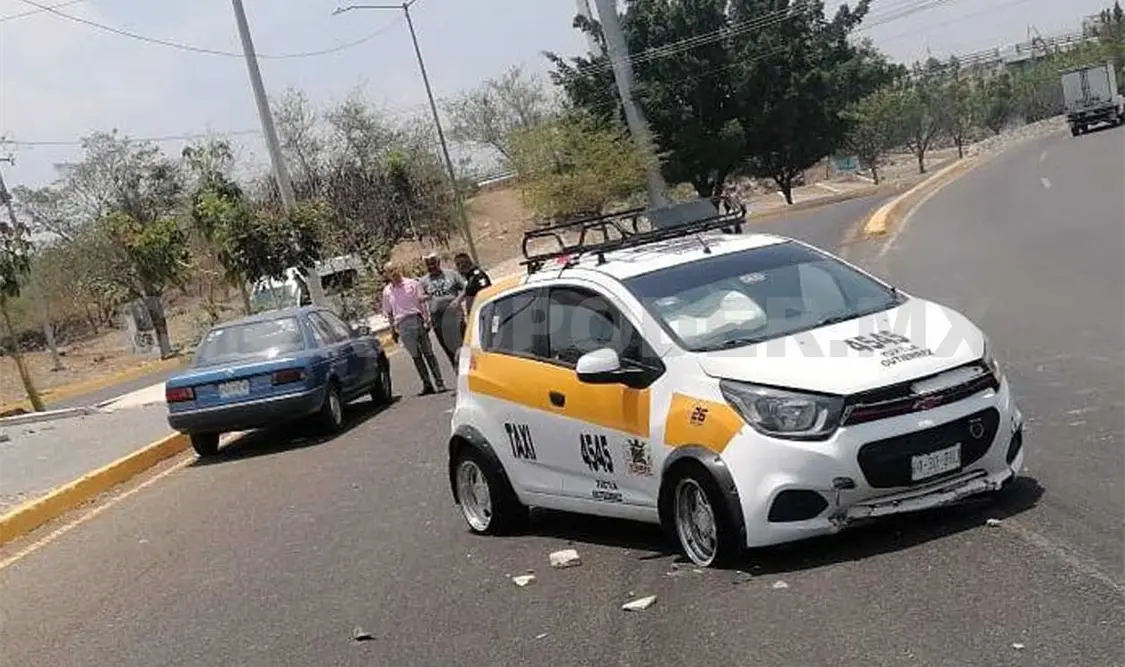 Al parecer fue la falta de precaución lo que originó el percance vial la mañana del sábado. Ulises López / CP