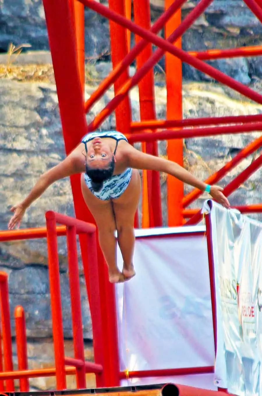 La dificultad fue aumentando conforme iban pasando los clavadistas a la plataforma. Cortesía