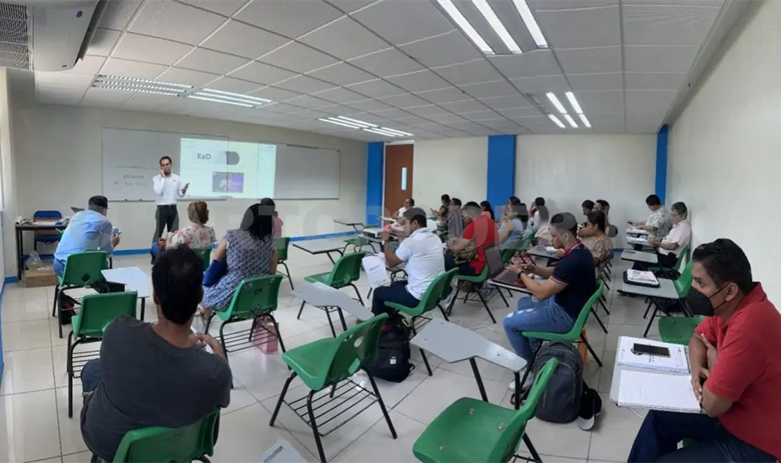 Maestros se capacitan en enseñanza de las matemáticas