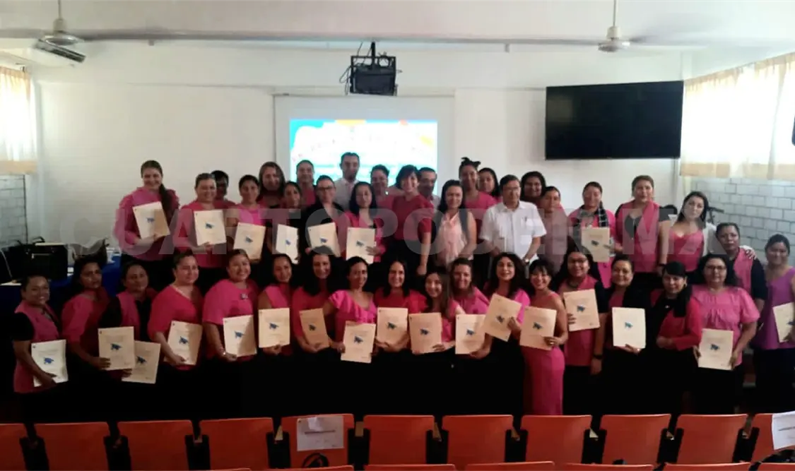 Entrega SEF certificados a egresados de diplomado