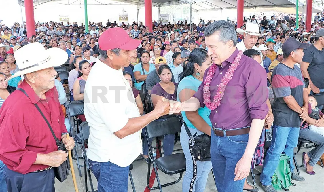 En su visita a este municipio, el mandatario también inauguró un domo en la Escuela Primaria Emilio Rabasa Estebanell. CP