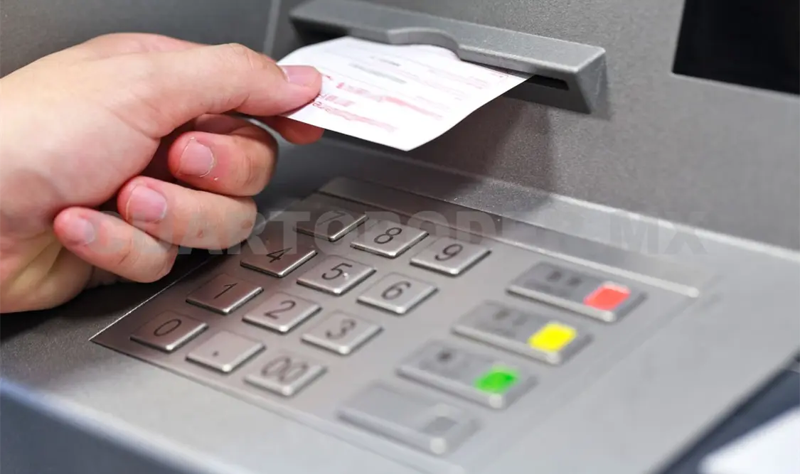 Denuncian que cajeros no entregan dinero completo