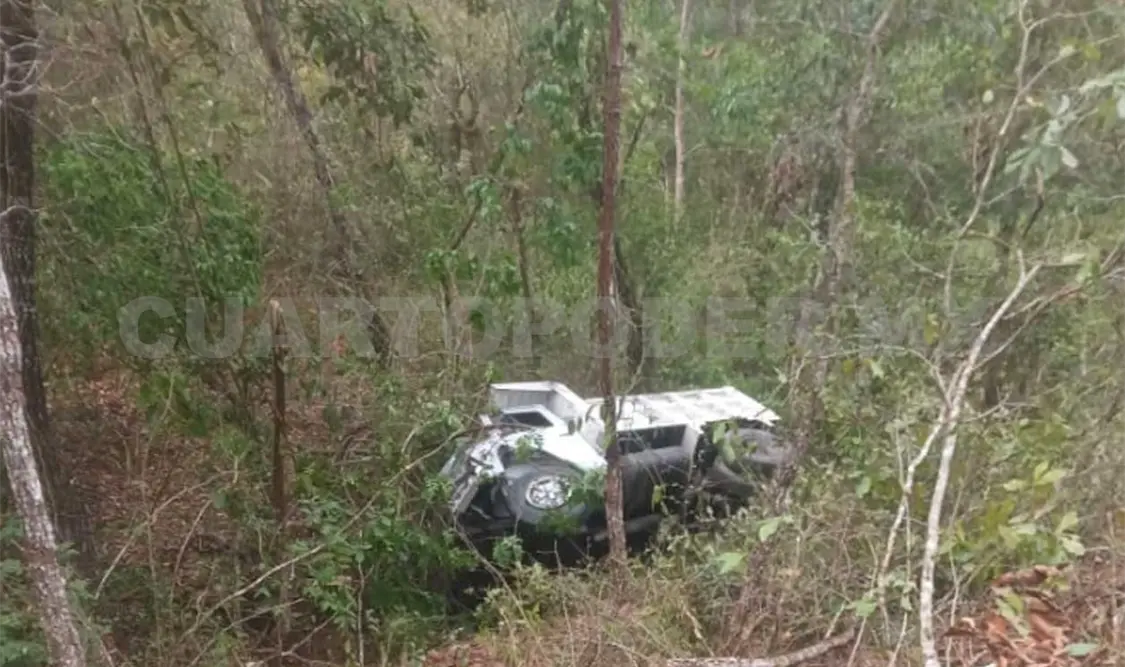 Chofer resulta gravemente lesionado luego de volcar