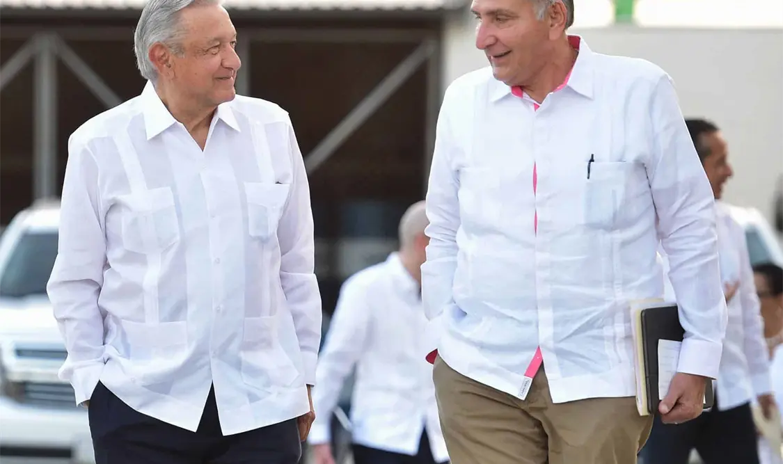 La amistad que une a Adán Augusto con López Obrador es casi familiar y le fue “heredada” por su padre Payambé, amigo personal del presidente. CP