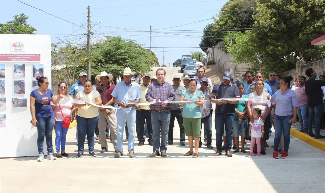 Entregan calle pavimentada en Agrónomos Mexicanos