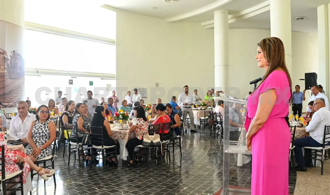 Reafirma Rosy Urbina compromiso con la educación
