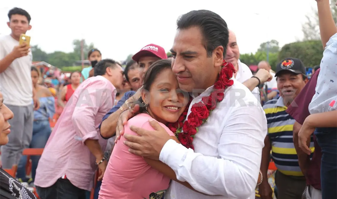 Reconocen labor de maestras y maestros en su día
