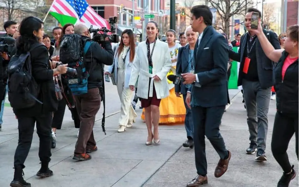 En su visita a Denver, la mandataria tuvo un encuentro con miembros de la comunidad migrante en Estados Unidos. Cortesía