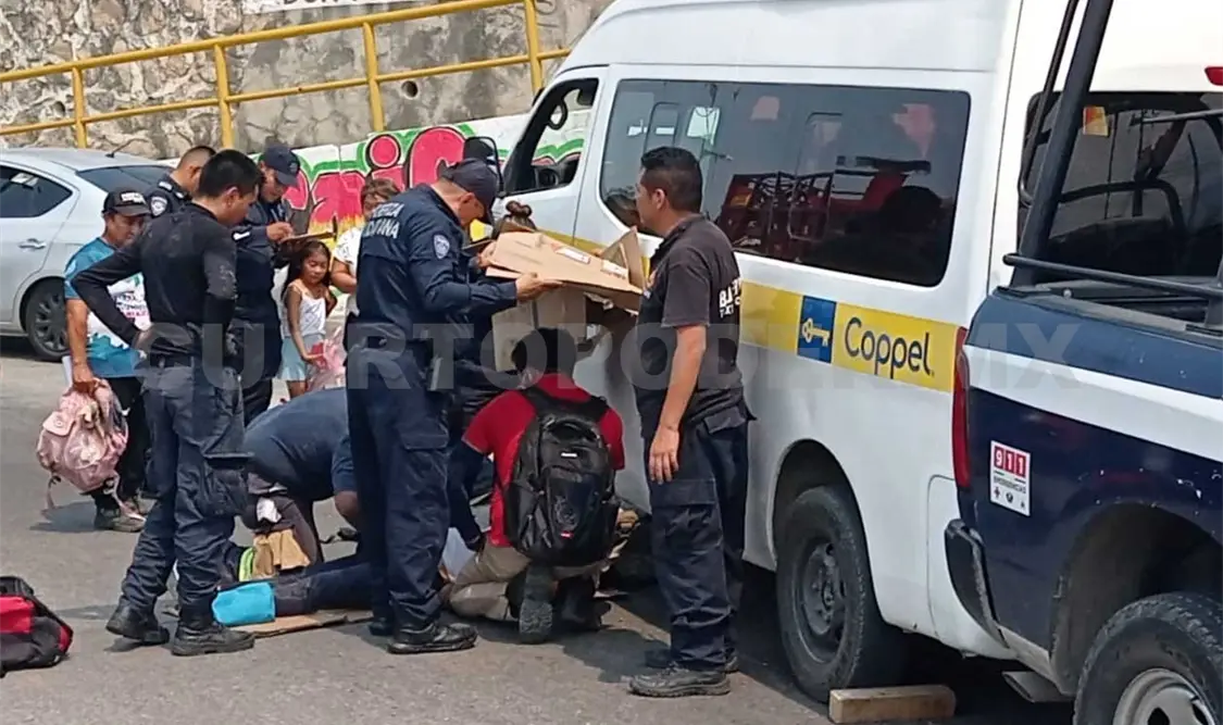 Grave jovencita al ser arrollada por un camión