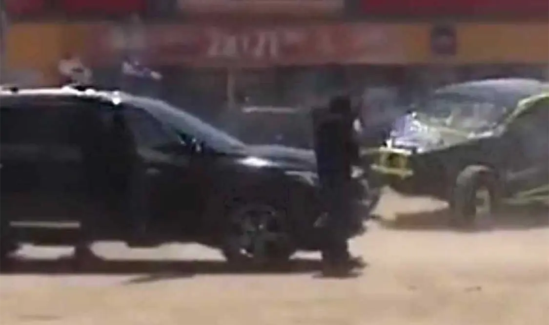 De acuerdo a los primeros reportes, los responsables huyeron en dos camionetas. Cortesía