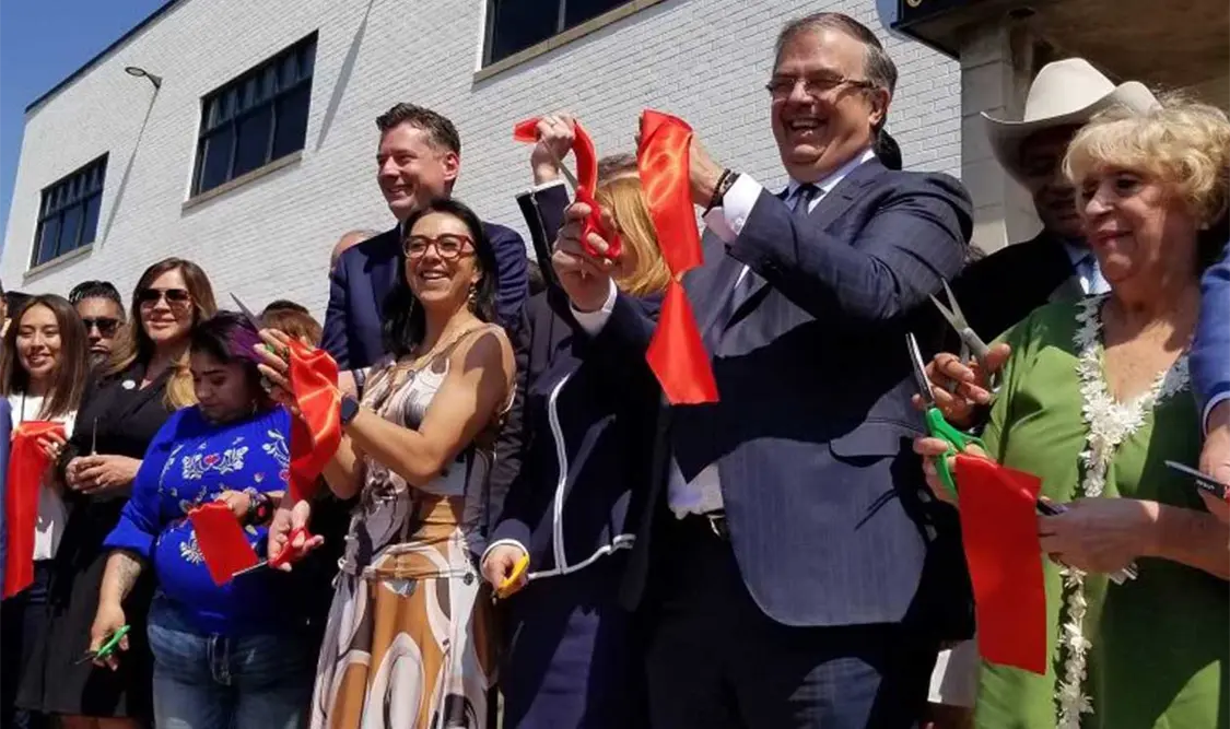 El canciller Marcelo Ebrard, al inaugurar el Consulado de México en Oklahoma, destacó las aportaciones de los migrantes mexicanos a EE.UU. Cortesía
