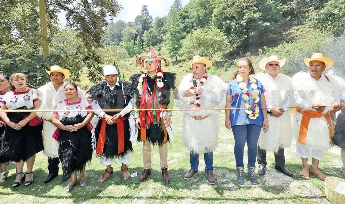 El gobernador encabezó el acto inaugural del puente “Batería de Tubos”, de Rincón Chamula San Pedro. CP