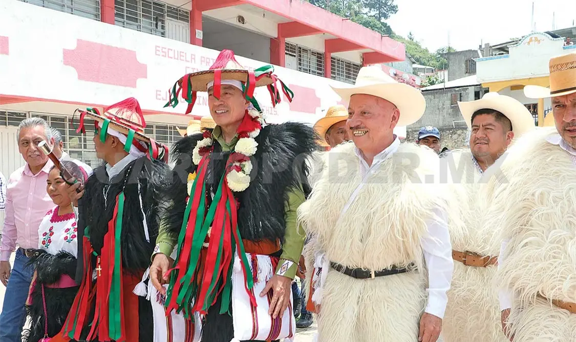 El gobernador estuvo acompañado por el titular de Salud, Pepe Cruz. Cortesía