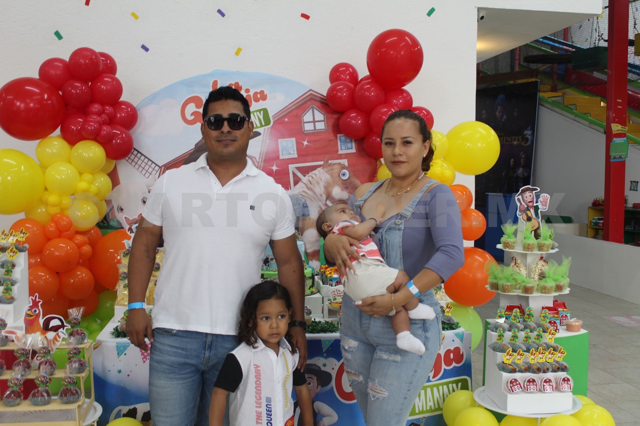 Manuel Antonio sopló su primera velita