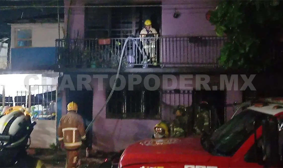 Se incendia vivienda y familia lo pierde todo