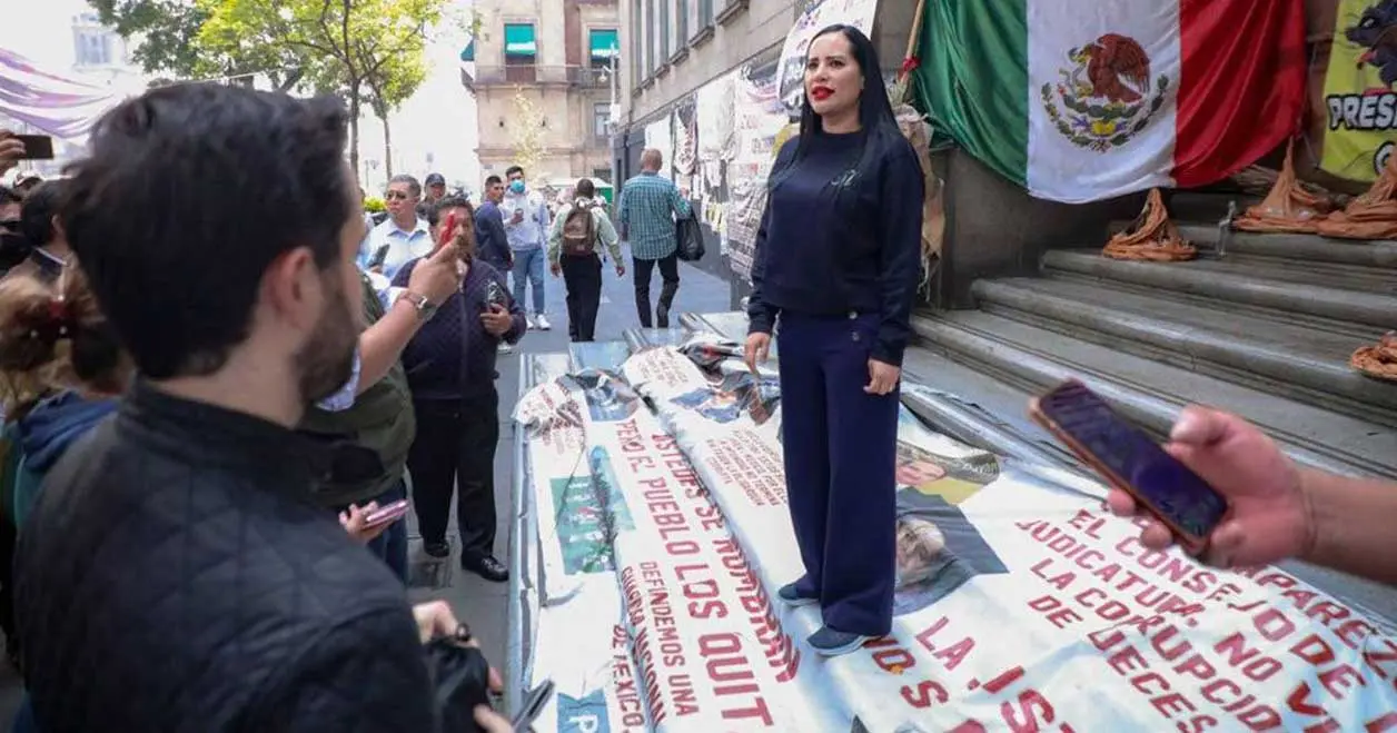 Sandra Cuevas se suma a defensa de ministra