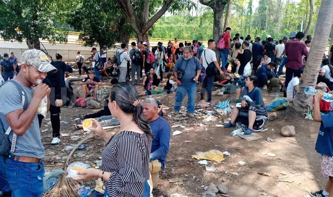 Migrantes se concentran en comunidad Viva México