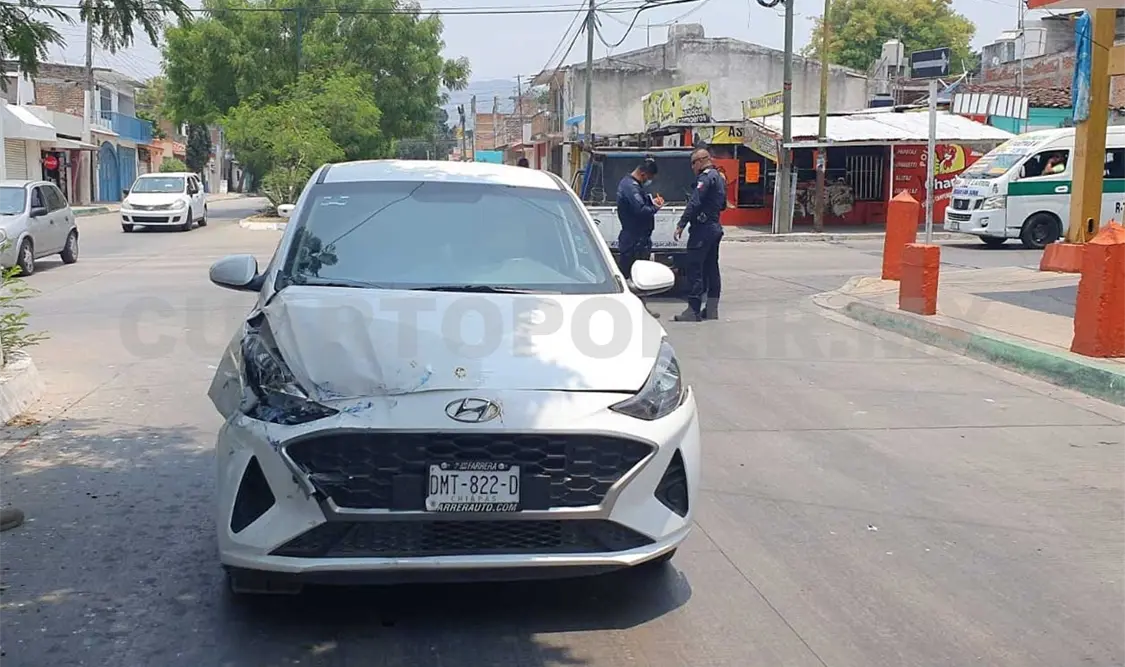 Colisión vehicular deja dos personas heridas en Tuxtla