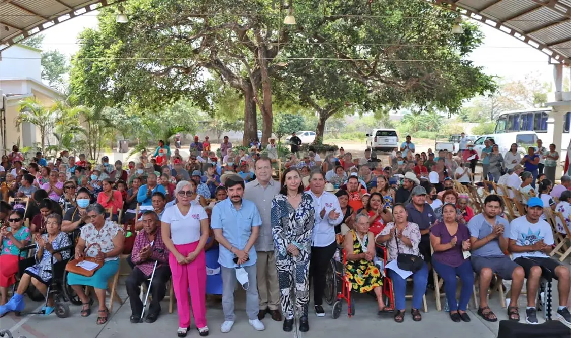 Mariano Rosales y Margarita Sarmiento entregaron apoyos