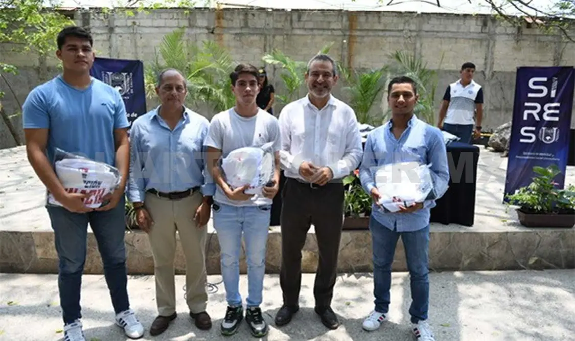 Entregan equipamiento para la Universiada Nacional