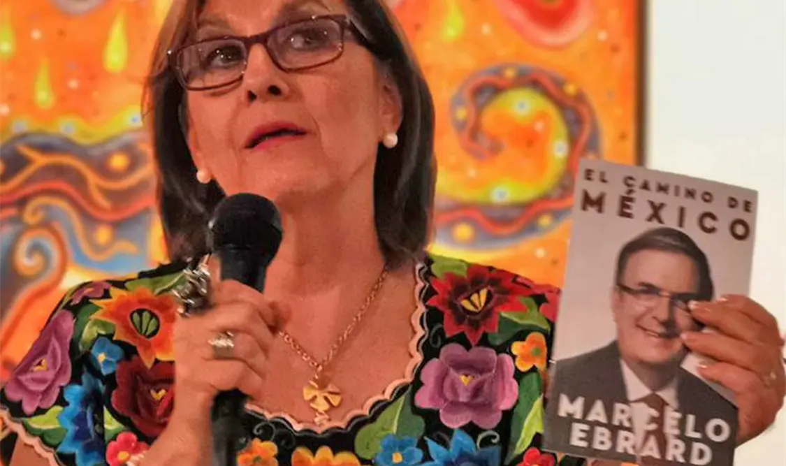 Mícher acudió la noche del viernes a la presentación del libro escrito por el canciller Marcelo Ebrard. Cortesía