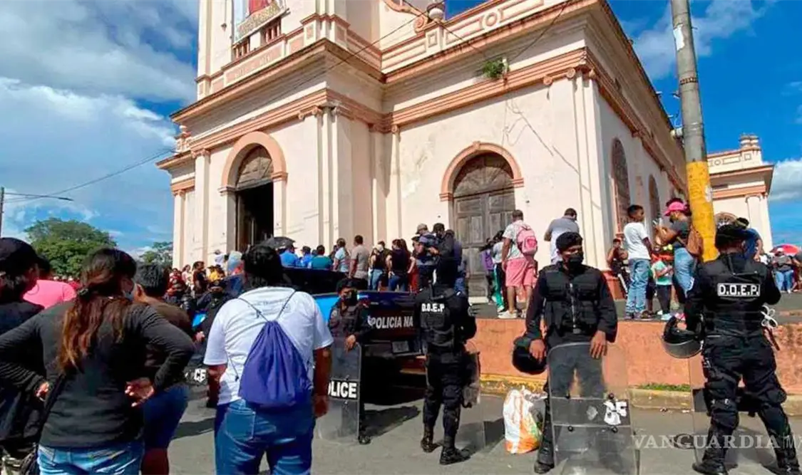 La policía comunicó el hallazgo de dinero escondido en bolsas, a través de diversas diócesis del territorio. Cortesía