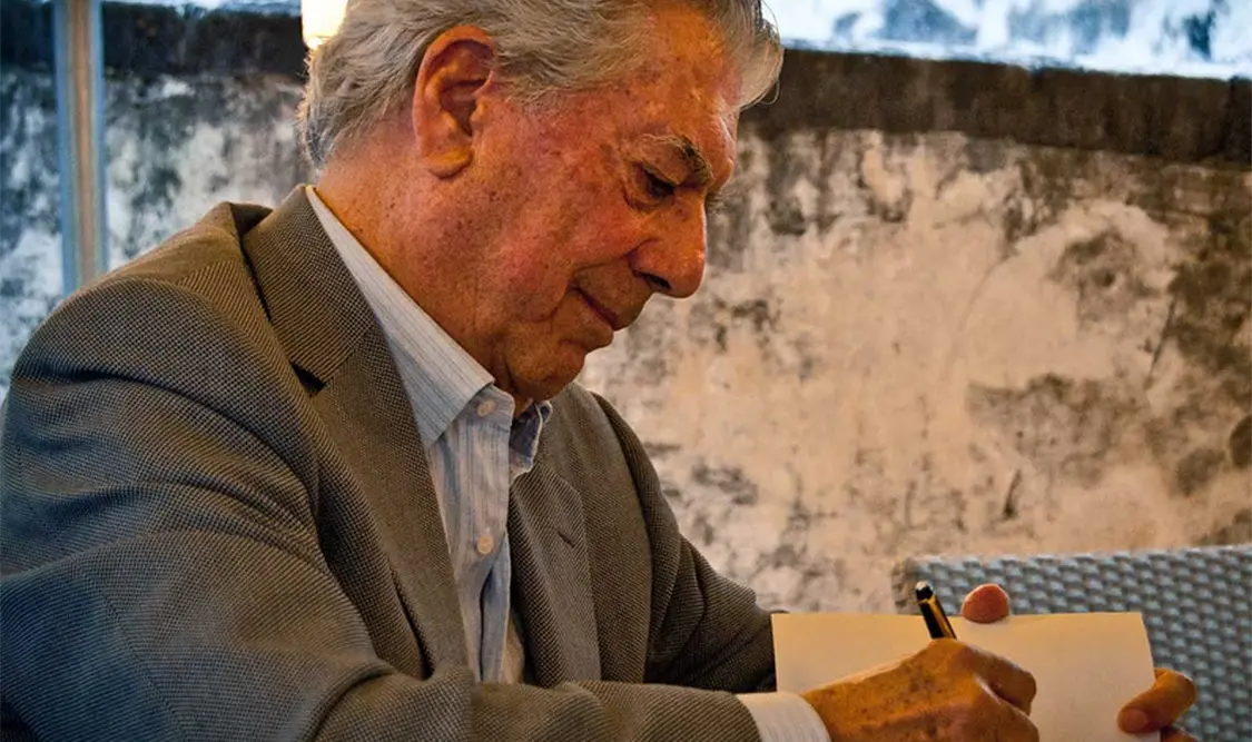 Mario Vargas Llosa en la inauguración de la Bienal en Guadalajara. Cortesía