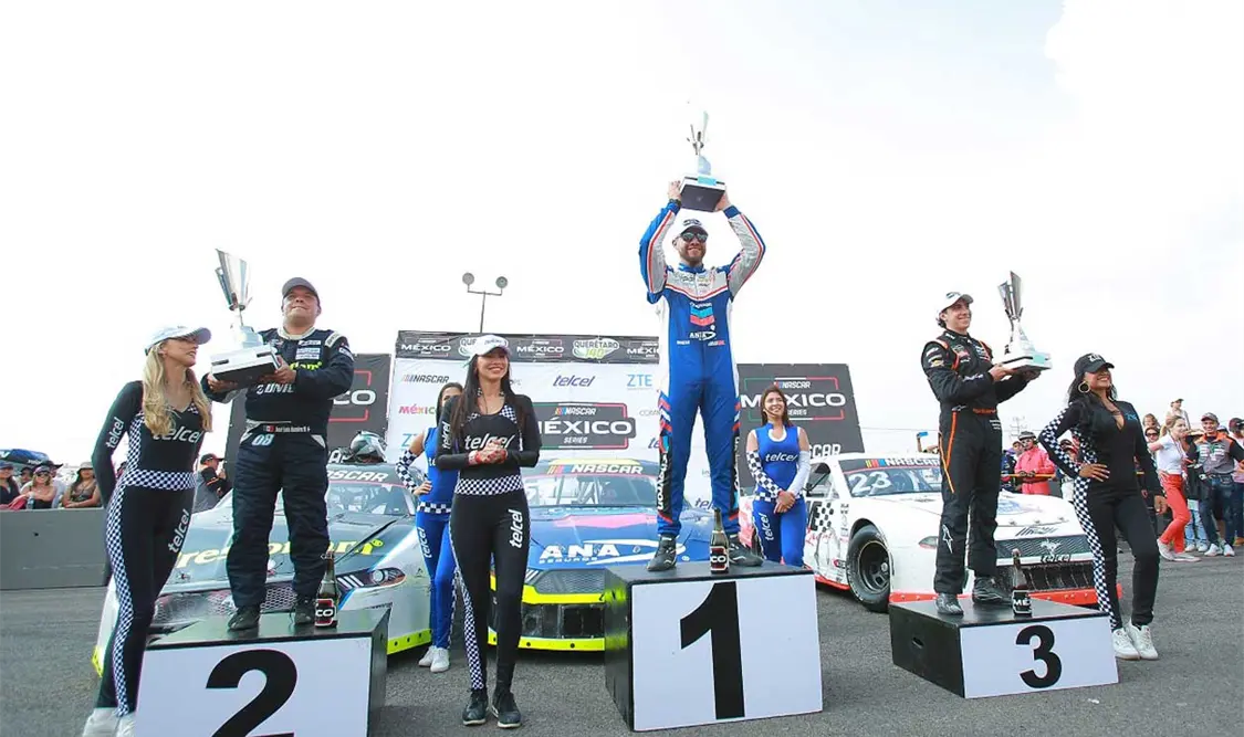 Cosío se lleva su primera bandera a cuadros